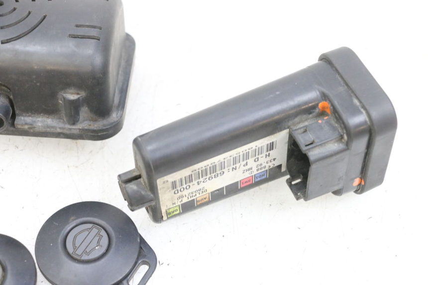 photo de ALLARME ANTIFURTO HARLEY DAVIDSON SPORTSTER XL CUSTOM 883 (1999 - 2006) - Dettagli dei punti di fissaggio