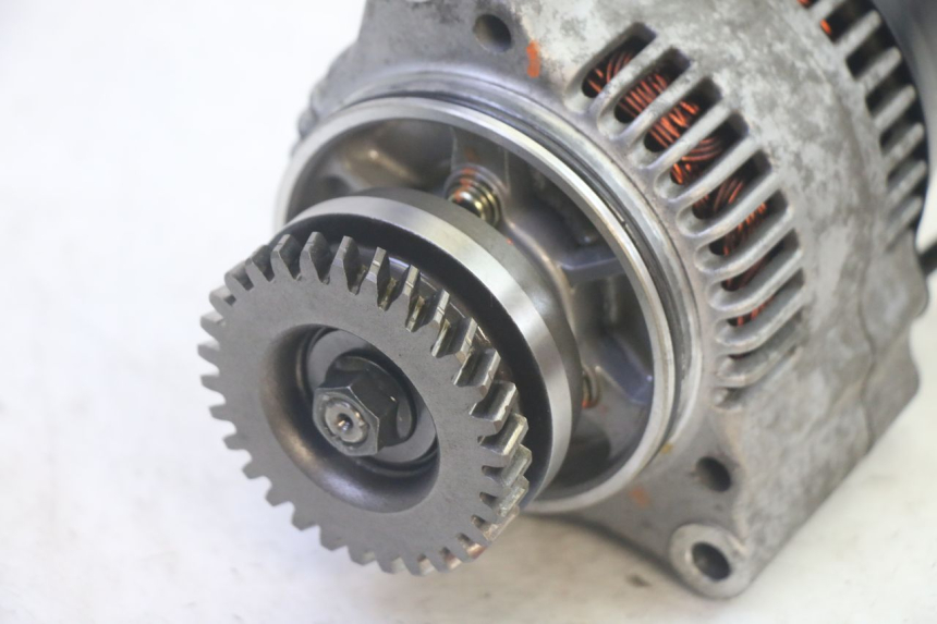 photo de ALTERNATORE SUZUKI GSF N BANDIT 600 (1996 - 1999) - Dettaglio del componente