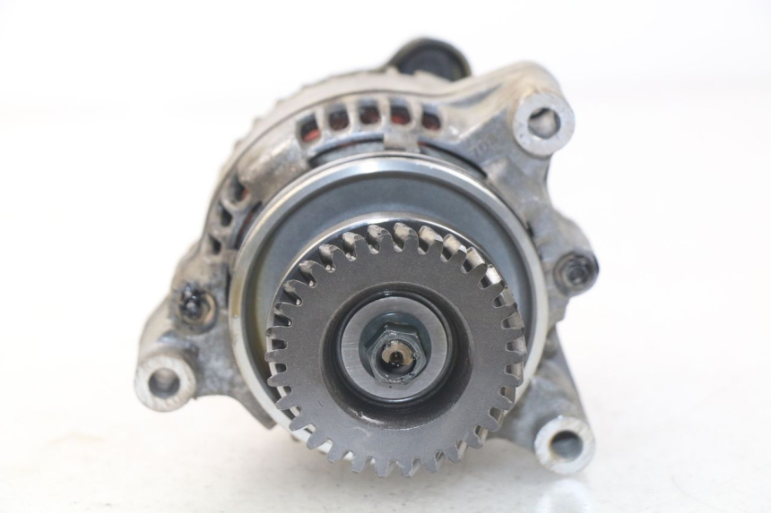 photo de Alternatore SUZUKI GSX-F GSXF 600 (1998 - 2004) - Stato della superficie e materiale