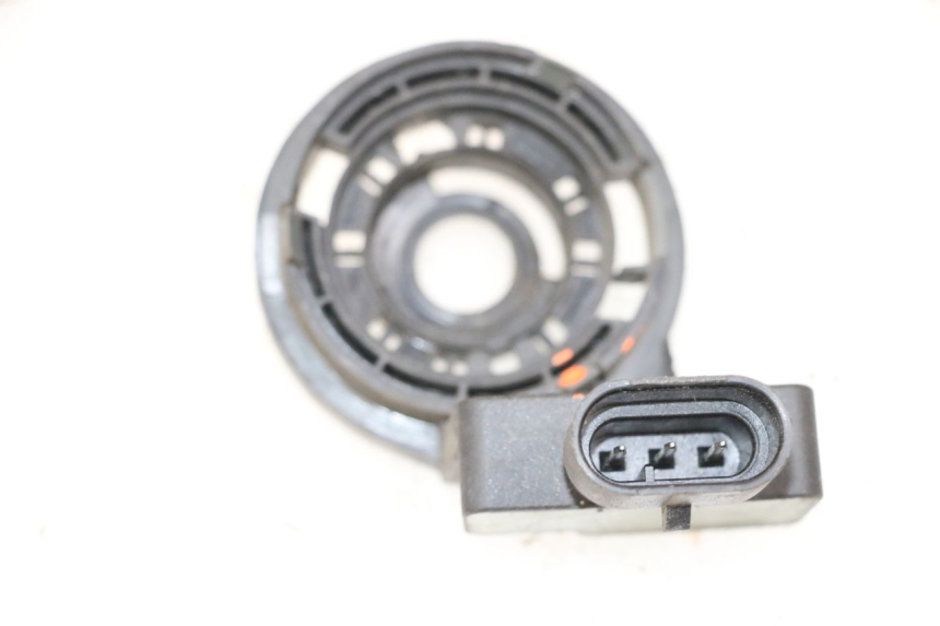 photo de ANTENNA TRANSPONDER PEUGEOT GEOPOLIS 400 (2007 - 2013) - Altra angolazione