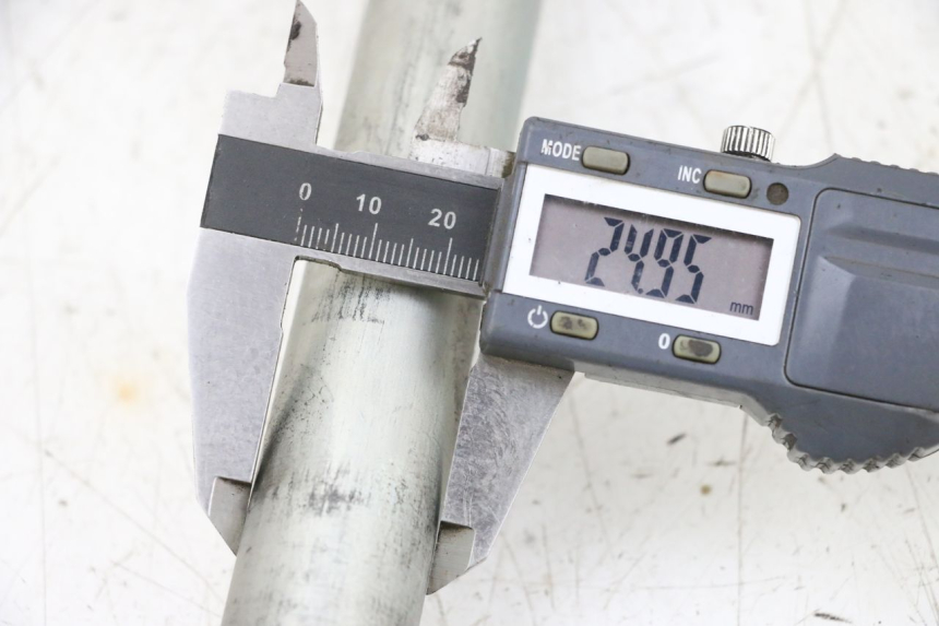 photo de ASSE FORCELLONE SUZUKI GSXR GSX-R 1000 (2003 - 2004) - Primo piano tecnico