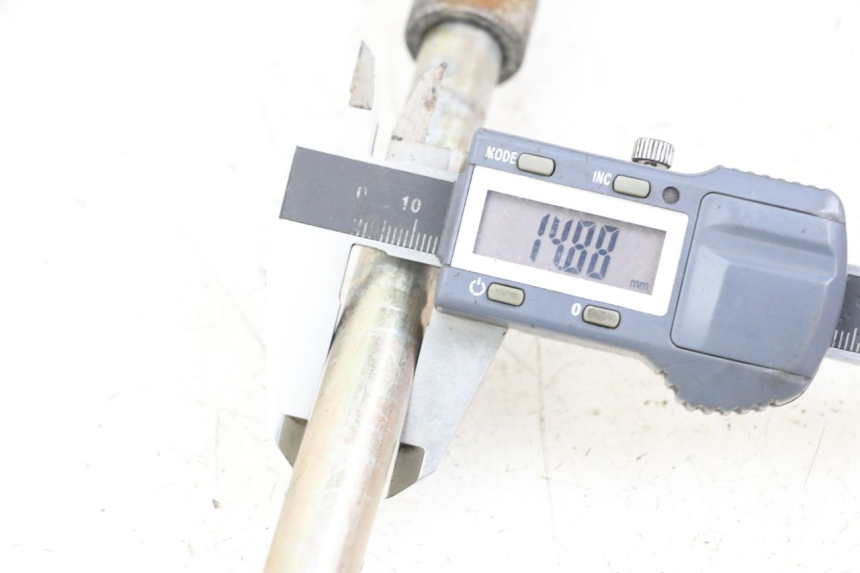 photo de Asse ruota posteriore HYOSUNG GV AQUILA 125 (2000 - 2004)