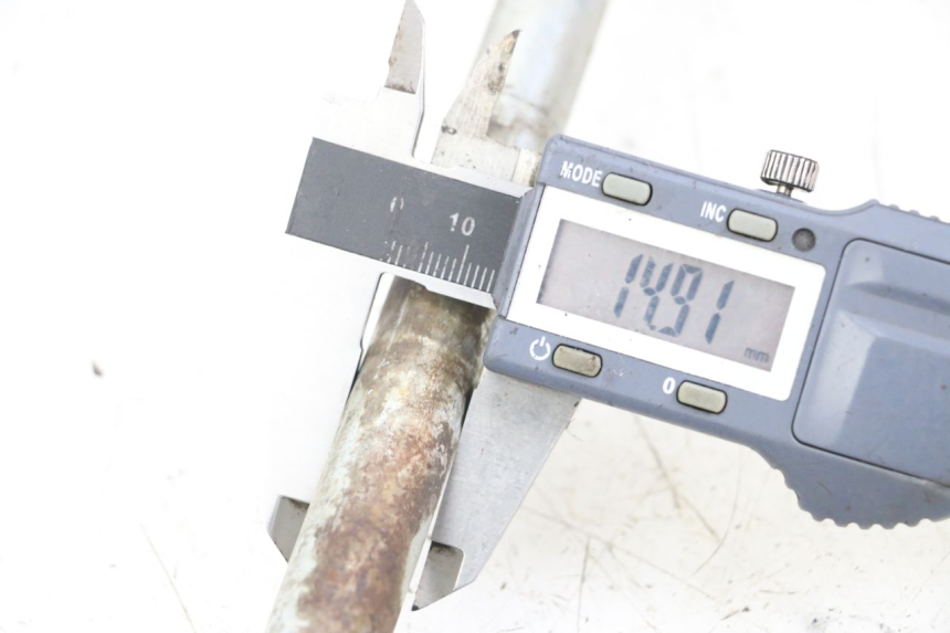 photo de ASSE RUOTA POSTERIORE HYOSUNG XRX 125 (2000 - 2008)