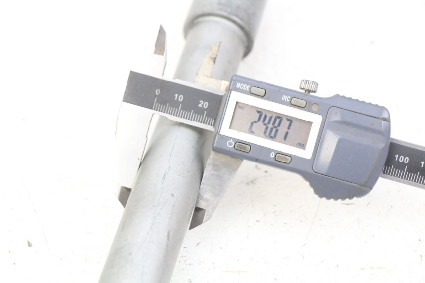 photo de ASSE RUOTA ANTERIORE HONDA CB R 1000 (2018 - 2023)