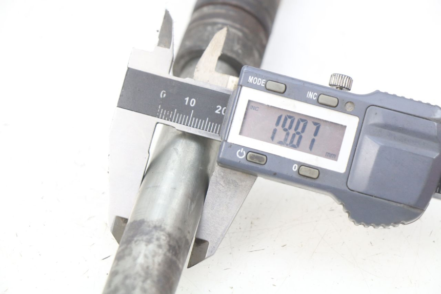 photo de ASSE RUOTA ANTERIORE HONDA CBR RR FIREBLADE 900 (1992 - 1994)