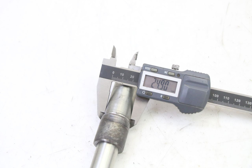 photo de ASSE RUOTA ANTERIORE HONDA CBR RR FIREBLADE 900 (1992 - 1994)