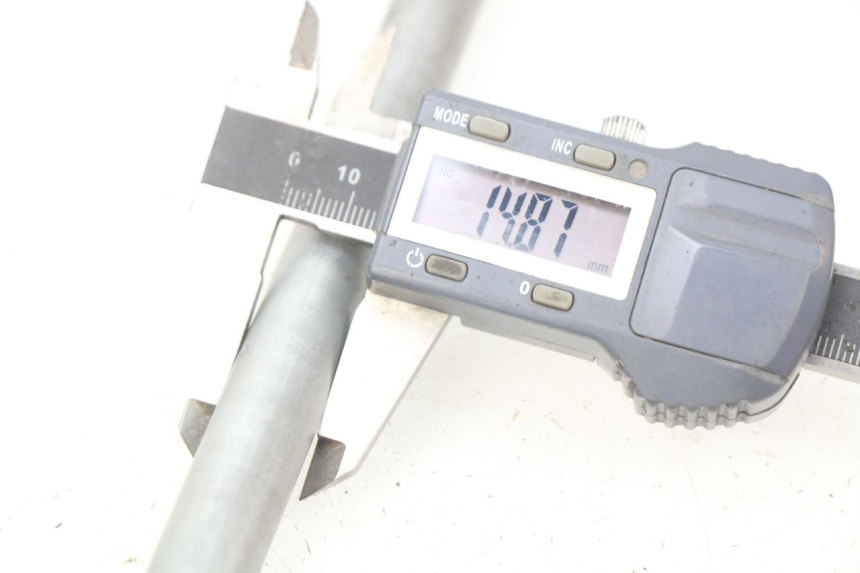 photo de ASSE RUOTA ANTERIORE YAMAHA FJ 3CX 1200 (1986 - 1996)