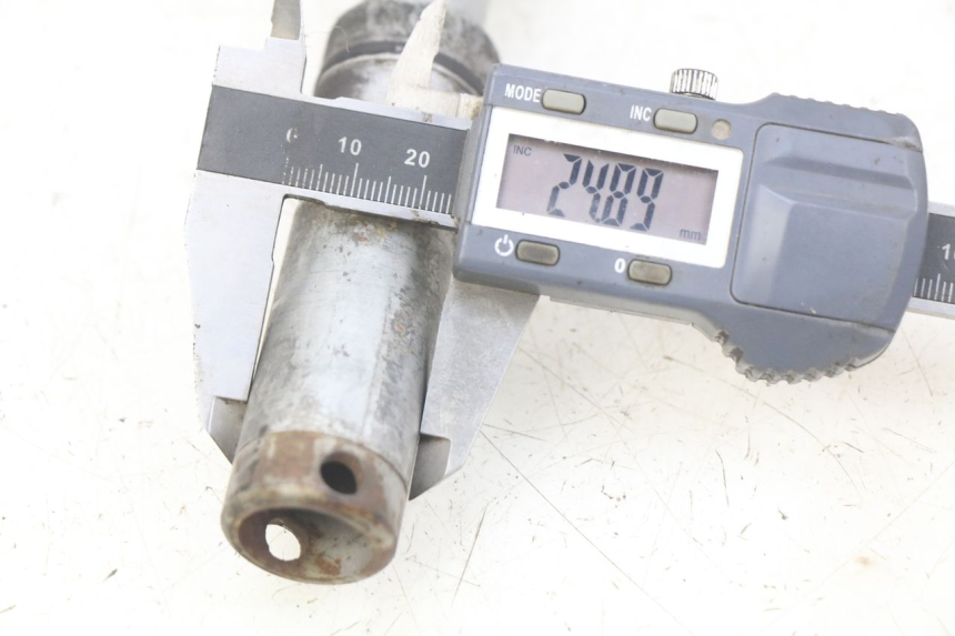 photo de ASSE RUOTA ANTERIORE HONDA FJS SILVERWING SILVER WING 400 (2009 - 2016)