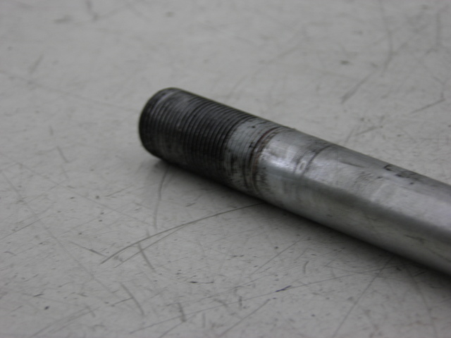 photo de ASSE RUOTA ANTERIORE KAWASAKI ER-6 ER6 N 650 (2005 - 2009) - Zoom sullo stato d'uso