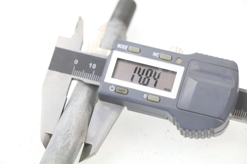 photo de ASSE RUOTA ANTERIORE PEUGEOT LOOXOR 125 (2002 - 2006)