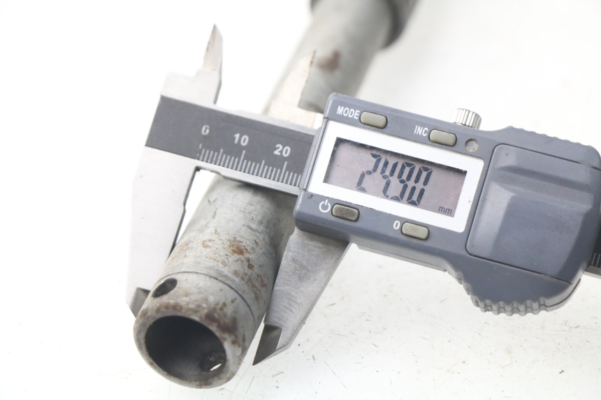 photo de ASSE RUOTA ANTERIORE HONDA NSS EX FORZA 250 (2008 - 2009)