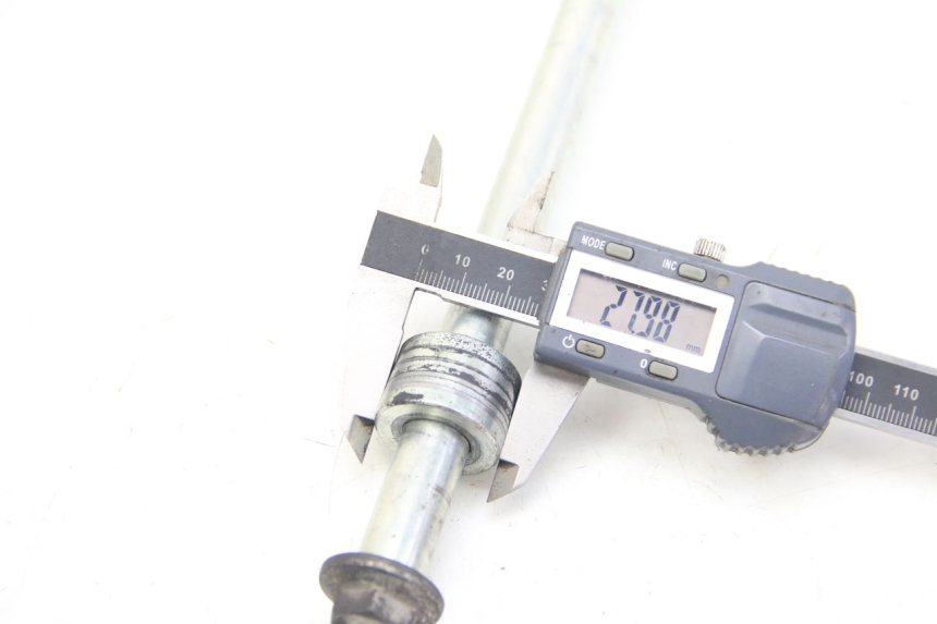 photo de ASSE RUOTA ANTERIORE SUZUKI SIXTEEN 125 (2008 - 2010)