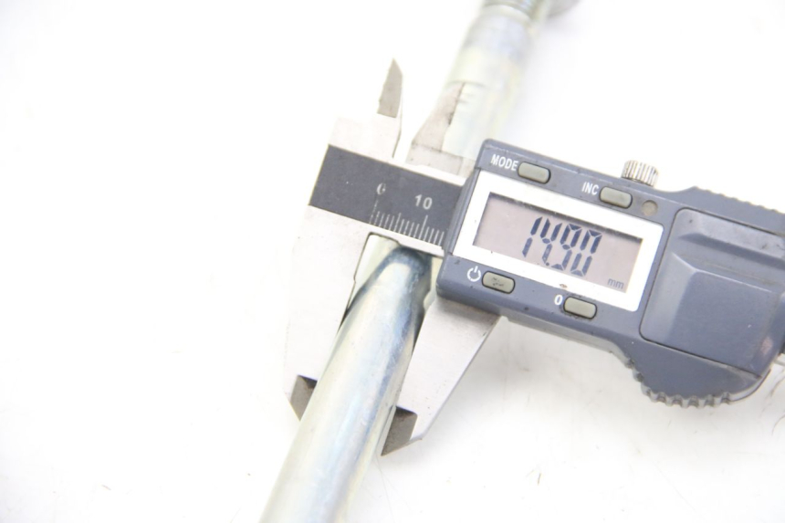 photo de ASSE RUOTA ANTERIORE SUZUKI SIXTEEN 125 (2008 - 2010)