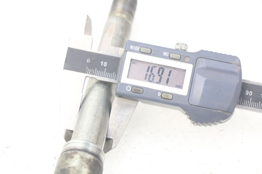 photo de ASSE RUOTA ANTERIORE SUZUKI XF FREEWIND 650 (1997 - 2003)