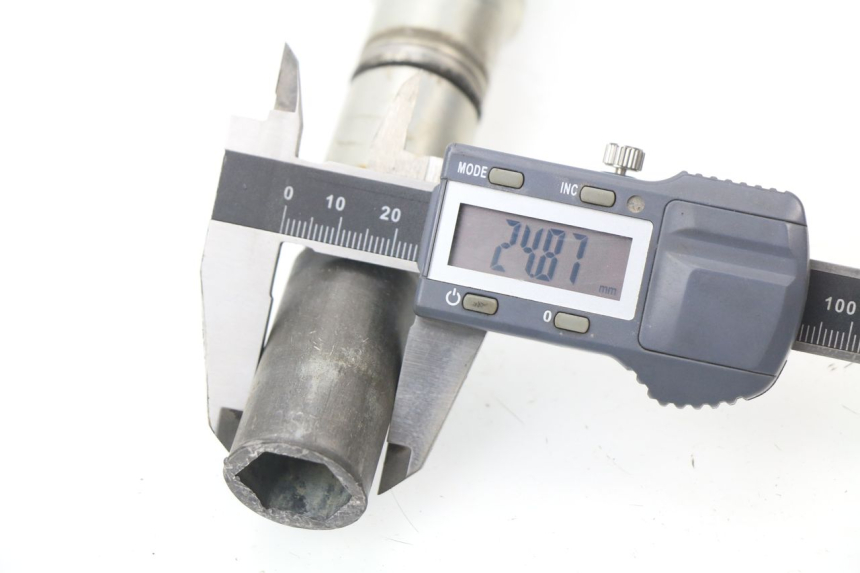 photo de ASSE RUOTA ANTERIORE YAMAHA YZ 125 (1998 - 2005) - Altra angolazione