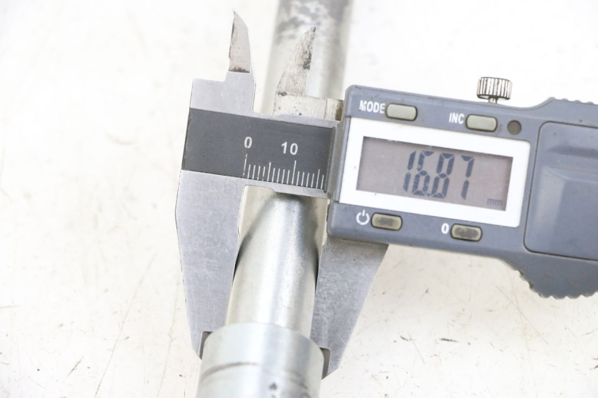 photo de ASSE RUOTA ANTERIORE KAWASAKI ZR 7 750 (1999 - 2001) - Altra angolazione