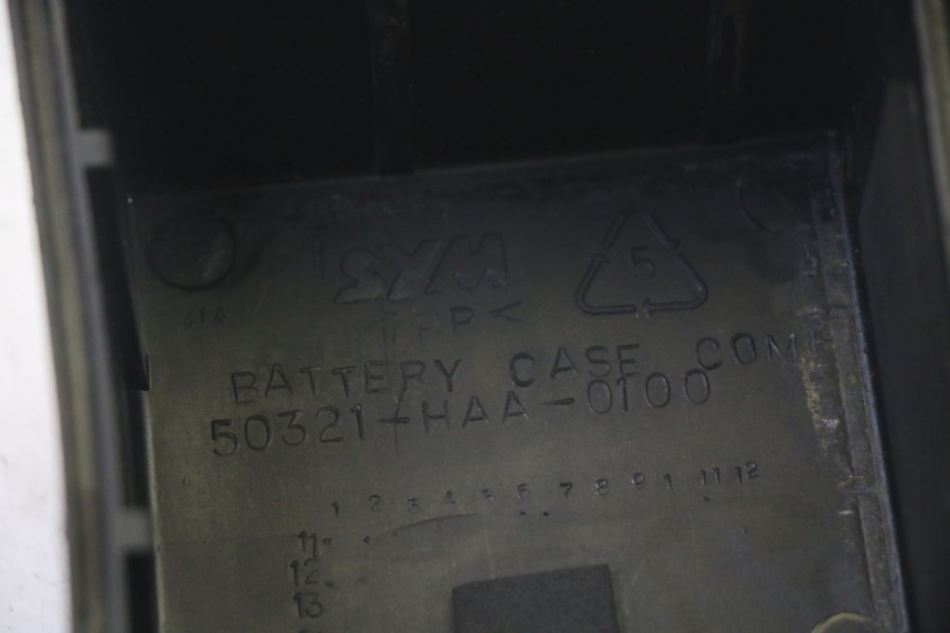 photo de PORTABATTERIA SYM ORBIT III 3 4T 50 (2021 - 2025) - Zoom sullo stato d'uso