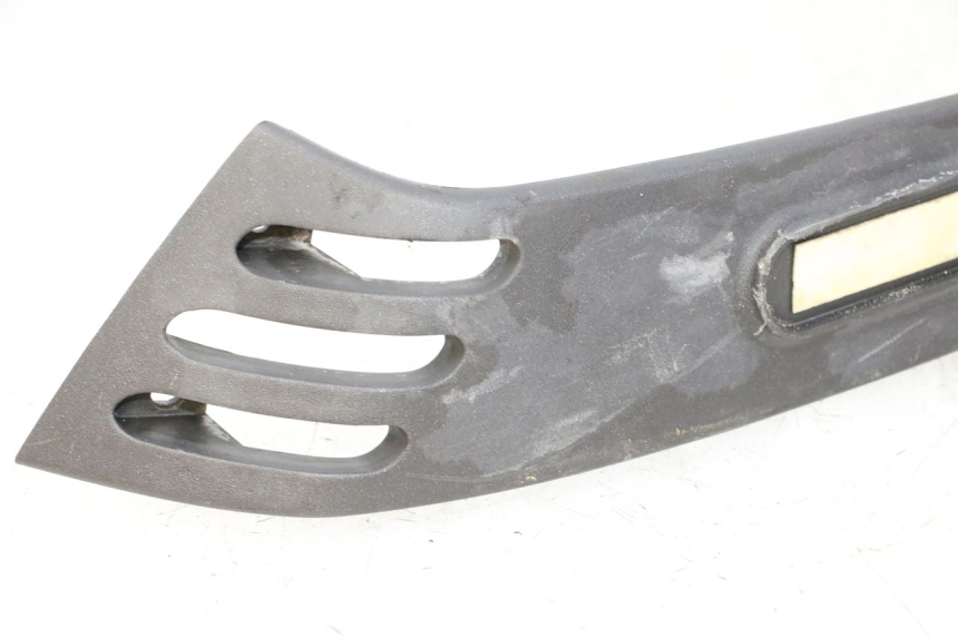 photo de SOTTOPEDANA POSTERIORE DESTRA PIAGGIO LXV 4T 50 (2009 - 2013)