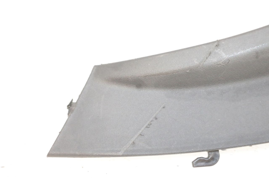 photo de SOTTOPEDANA POSTERIORE DESTRA PIAGGIO MP3 RL 250 (2007 - 2010) - Stato della superficie e materiale