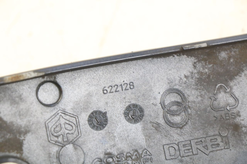 photo de BASSO DELLA SCATOLA POSTERIORE DESTRA PIAGGIO VESPA LXV 125 (2006 - 2009)