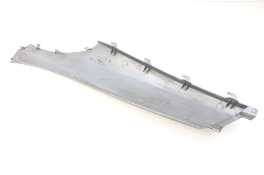 photo de BASSO DELLA SCATOLA POSTERIORE DESTRA PIAGGIO X9 EVOLUTION 500 (2003 - 2005)