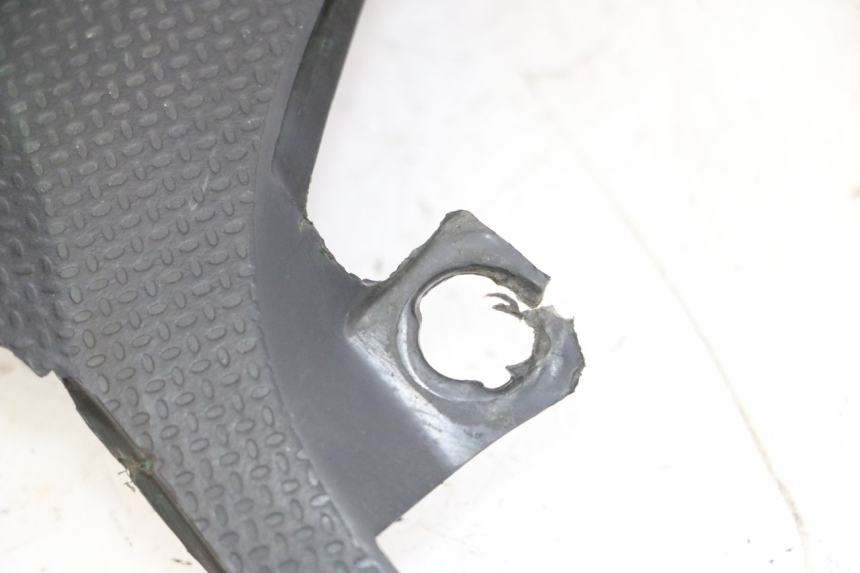 photo de BASSO DELLA SCATOLA POSTERIORE DESTRA GILERA RUNNER SP 50 (2009 - 2017)