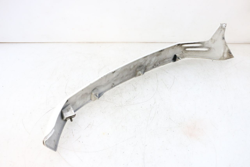 photo de SOTTOPEDANA POSTERIORE DESTRA PIAGGIO VESPA GTS SUPER IE 125 (2009 - 2016) - Dettagli dei punti di fissaggio