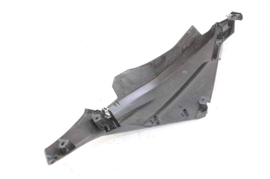 photo de SOTTOPEDANA POSTERIORE DESTRA YAMAHA XMAX X-MAX 125 (2021 - 2025)