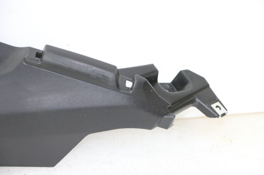 photo de SOTTOPEDANA POSTERIORE DESTRA YAMAHA XMAX X-MAX 125 (2021 - 2025)
