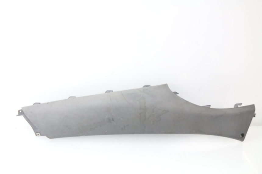 photo de BASSO DELLA SCATOLA POSTERIORE DESTRA PIAGGIO X9 125 (2000 - 2003)