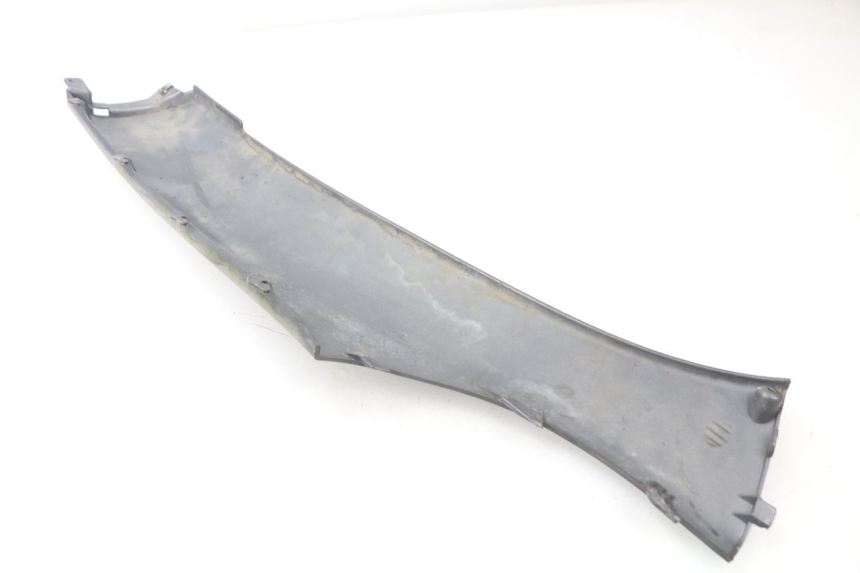 photo de BASSO DELLA SCATOLA POSTERIORE DESTRA PIAGGIO X9 125 (2000 - 2003)