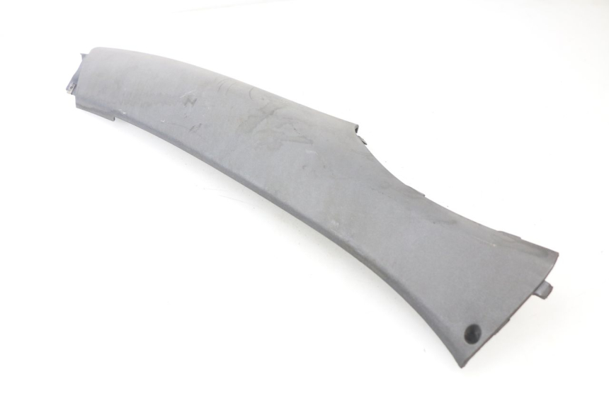 photo de BASSO DELLA SCATOLA POSTERIORE DESTRA PIAGGIO X9 125 (2000 - 2003)