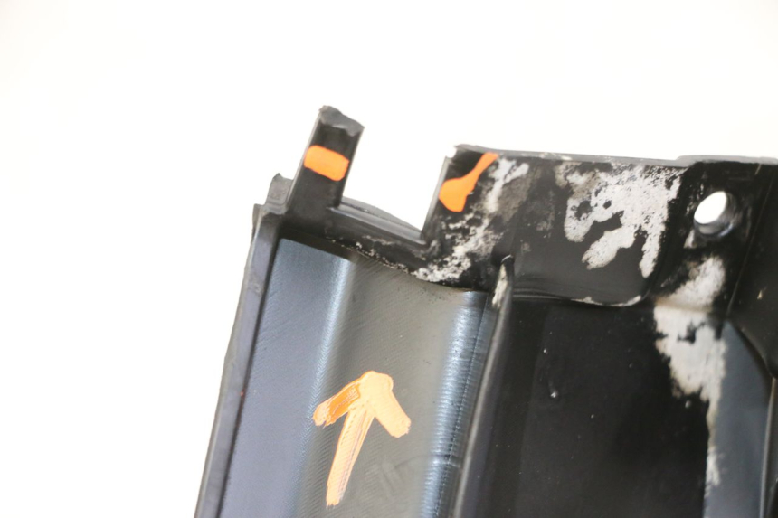 photo de BASSO SCUDO POSTERIORE SINISTRO PIAGGIO MP3 LT 400 (2007 - 2012)