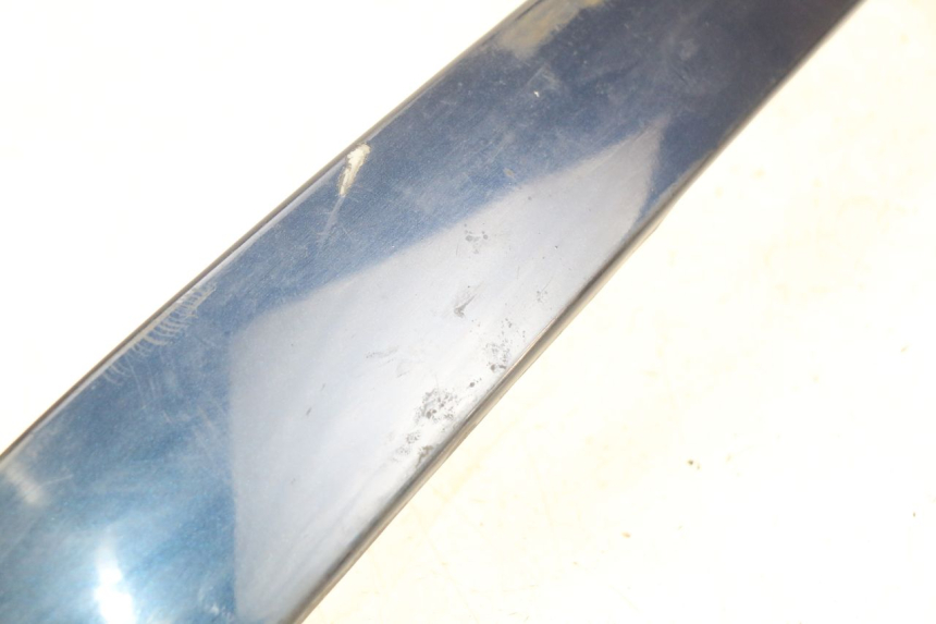 photo de BASSO DELLA SCATOLA POSTERIORE SINISTRA PIAGGIO VESPA LXV 125 (2006 - 2009)