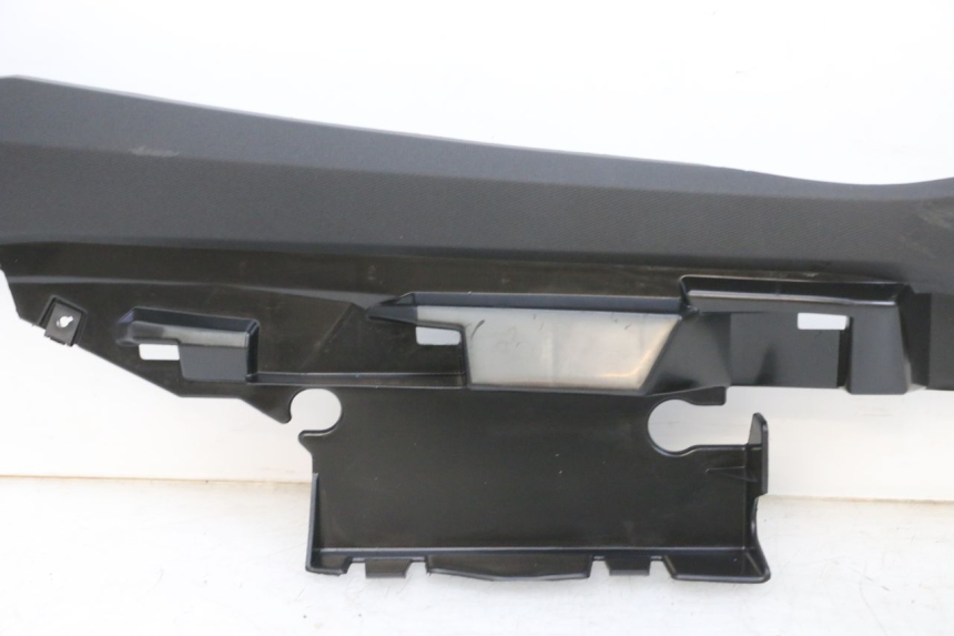 photo de SOTTOPEDANA POSTERIORE SINISTRA YAMAHA TRICITY 300 (2020 - 2024) - Marcature e riferimenti originali