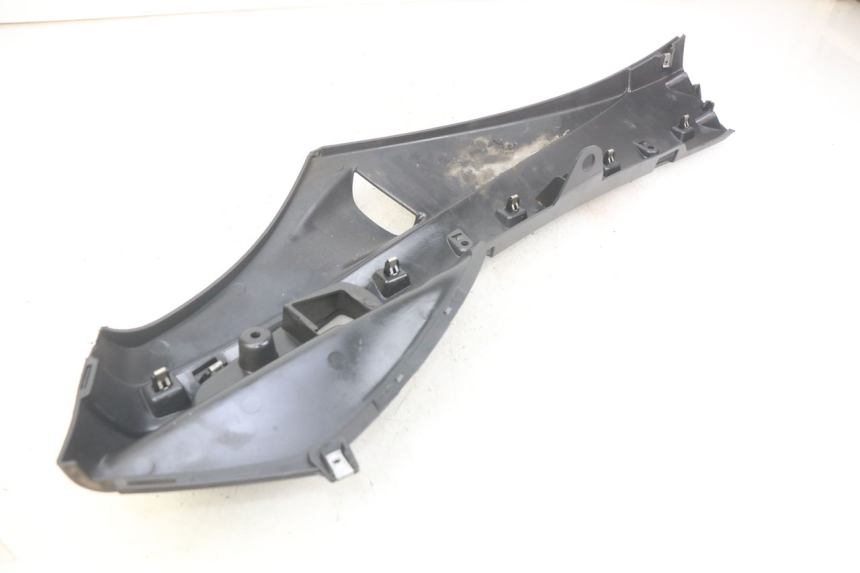 photo de BASSO DELLA SCATOLA DESTRA PIAGGIO FLY 4T 50 (2013 - 2017)