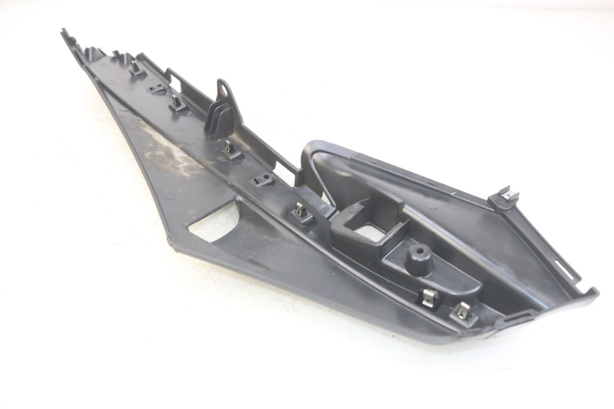 photo de BASSO DELLA SCATOLA DESTRA PIAGGIO FLY 4T 50 (2013 - 2017)