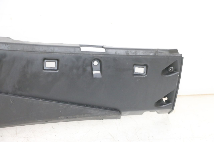 photo de BASSO DELLA SCATOLA DESTRA PIAGGIO FLY 4T 50 (2013 - 2017) - Zoom sui componenti