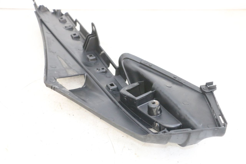 photo de BASSO DELLA SCATOLA DESTRA PIAGGIO FLY 4T 50 (2013 - 2017) - Primo piano tecnico