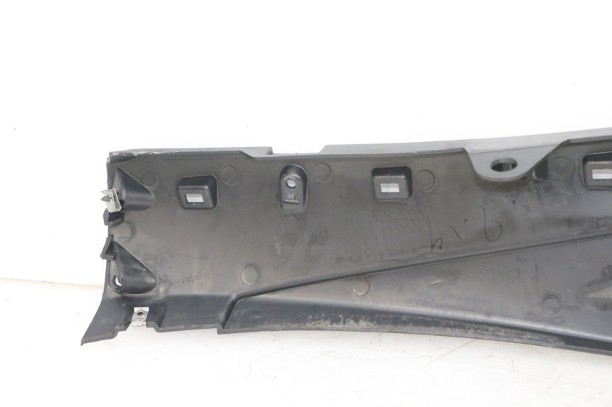 photo de BASSO DELLA SCATOLA DESTRA PIAGGIO FLY 4T 50 (2013 - 2017) - Vista d'insieme del prodotto