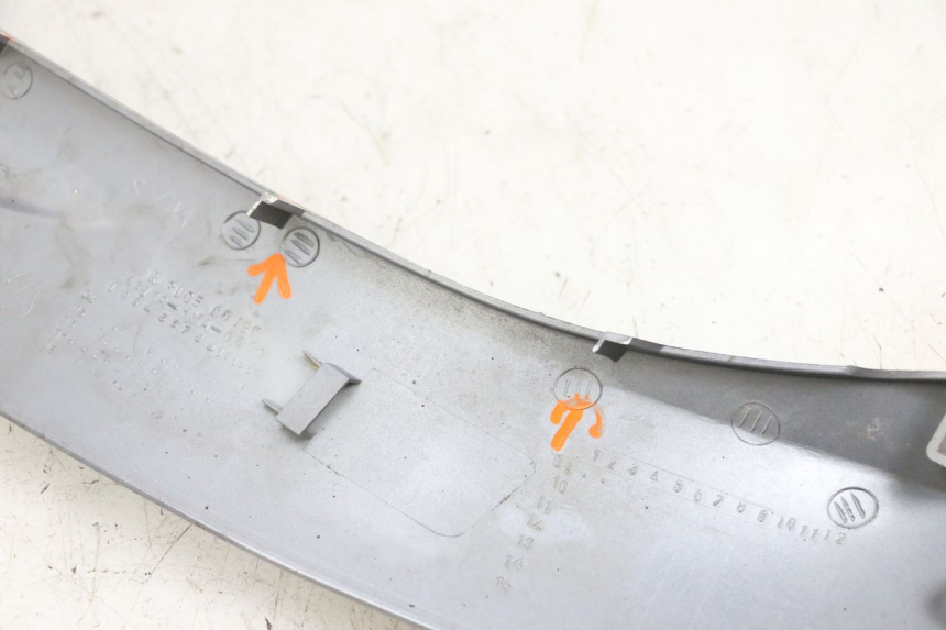 photo de SOTTOPEDANA DESTRA SYM GTS EVO 125 (2009 - 2013) - Altra angolazione