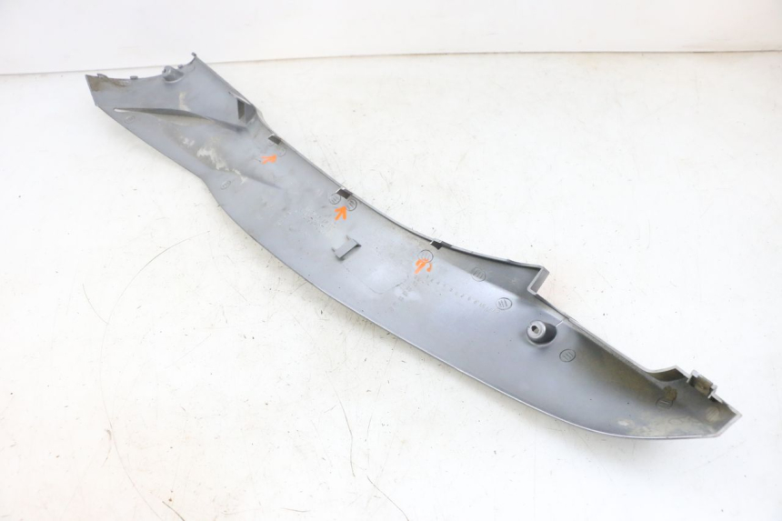 photo de SOTTOPEDANA DESTRA SYM GTS EVO 125 (2009 - 2013) - Primo piano tecnico