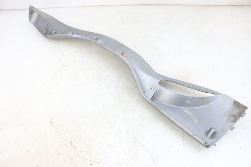 photo de SOTTOPEDANA DESTRA SYM GTS EVO 125 (2009 - 2013) - Marcature e riferimenti originali