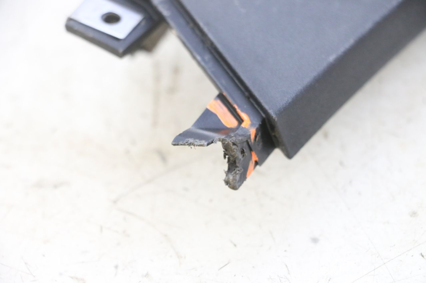 photo de SOTTOPEDANA DESTRA PIAGGIO MP3 RL 250 (2007 - 2010) - Zoom sullo stato d'uso