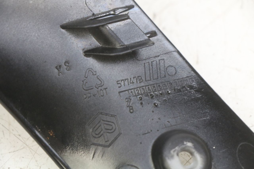 photo de BASSO DELLA SCATOLA SINISTRA PIAGGIO VESPA GTS SUPER IE 125 (2009 - 2016)