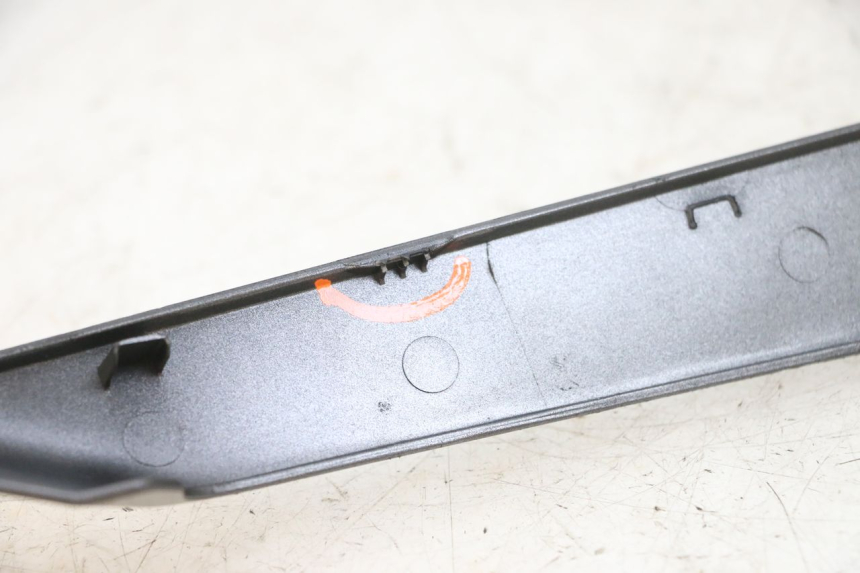 photo de SOTTOPEDANA SINISTRA YAMAHA TRICITY 300 (2020 - 2024) - Dettagli dei punti di fissaggio