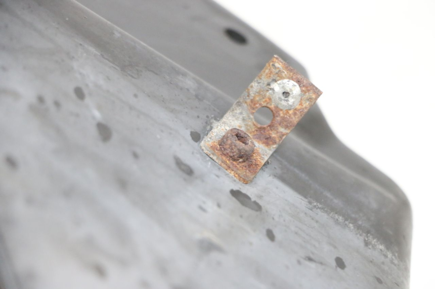 photo de PARAFANGO POSTERIORE KAWASAKI GPX R WARBIRD 600 (1988 - 1993) - Zoom sullo stato d'uso