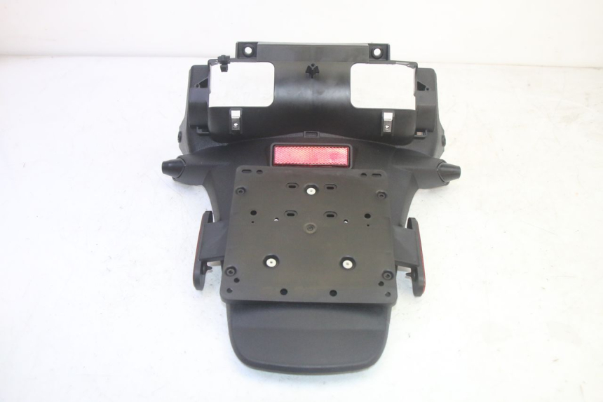 photo de PARAFANGO POSTERIORE PIAGGIO MP3 HPE 350 (2018 - 2020) - Primo piano tecnico