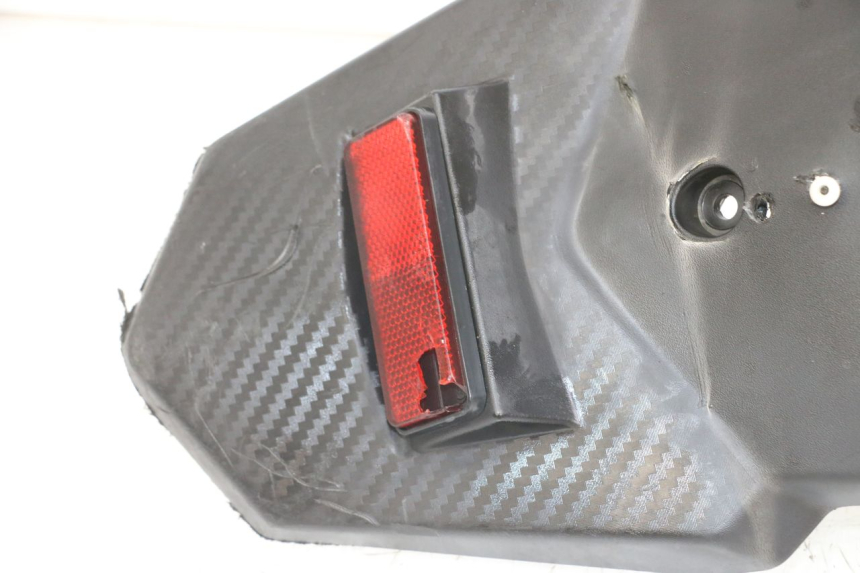 photo de PARAFANGO POSTERIORE SYM ORBIT III 3 4T 50 (2018 - 2021) - Marcature e riferimenti originali