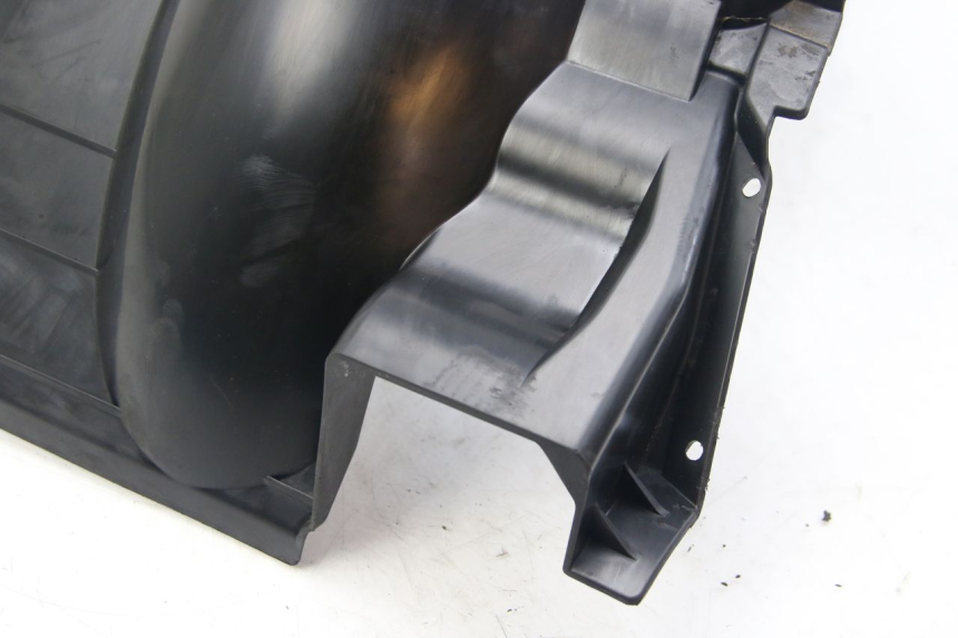 photo de PARAFANGO POSTERIORE SUZUKI SIXTEEN 125 (2008 - 2010)